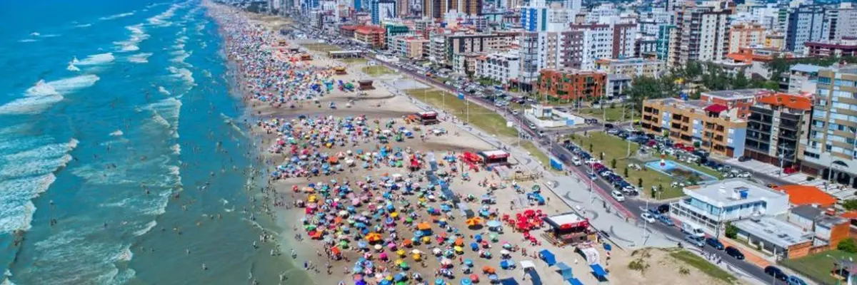 Imagem aérea da Praia de Capão da Canoa, no Rio Grande do Sul.